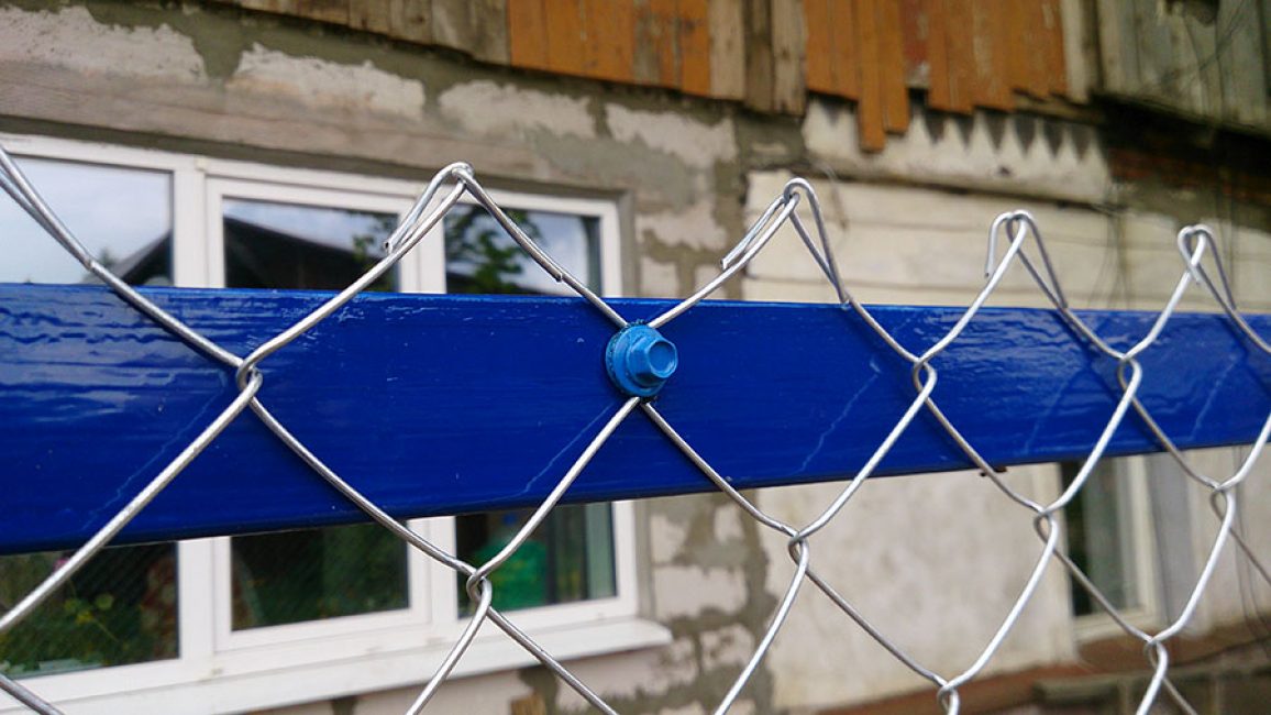 Fixation du grillage au guide