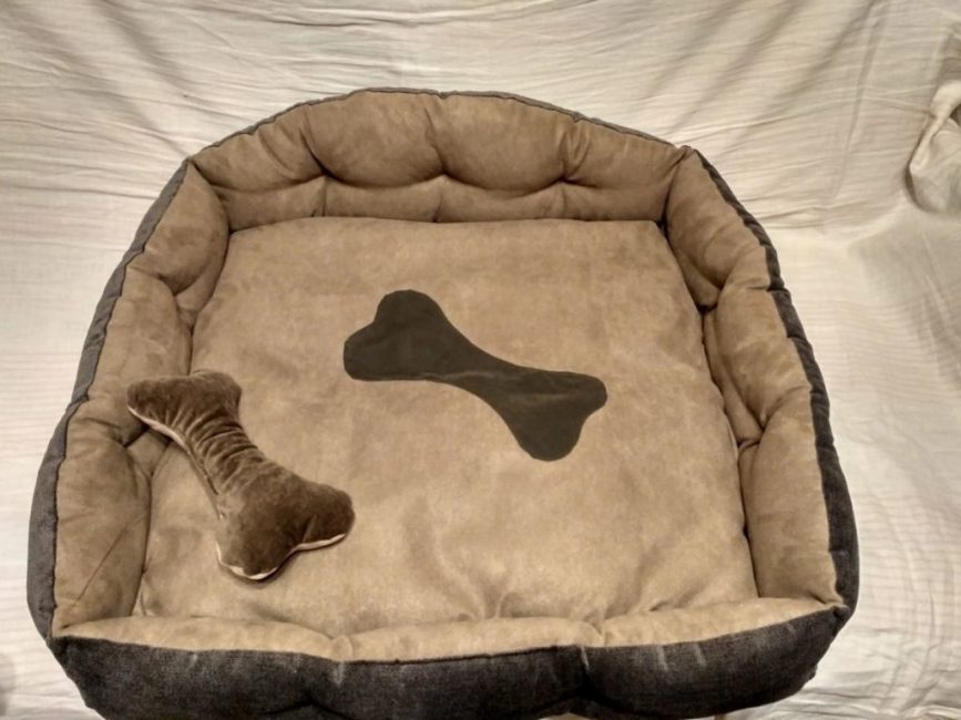 Lit carré avec côtés