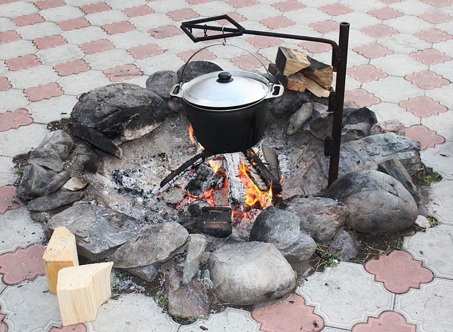 Des pierres d'une manière chaotique