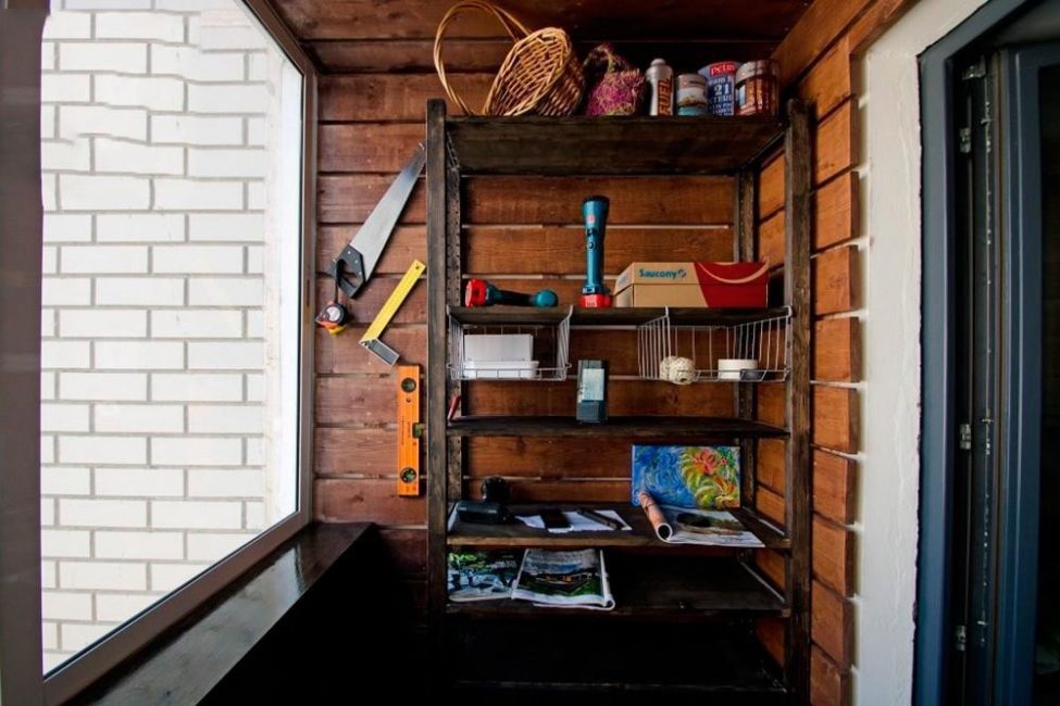 Rack avec des outils