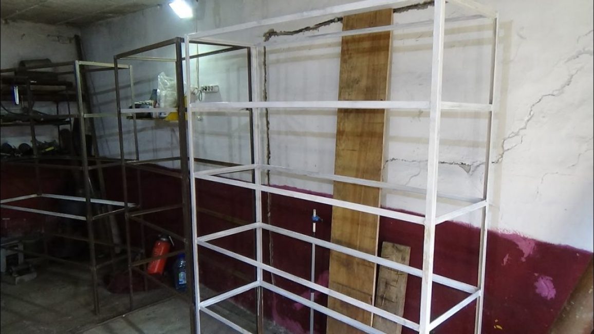 cadre d'étagère d'angle