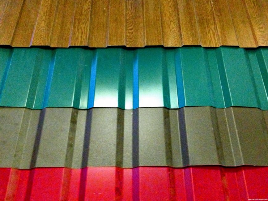 Variété de couleurs de revêtement en carton ondulé