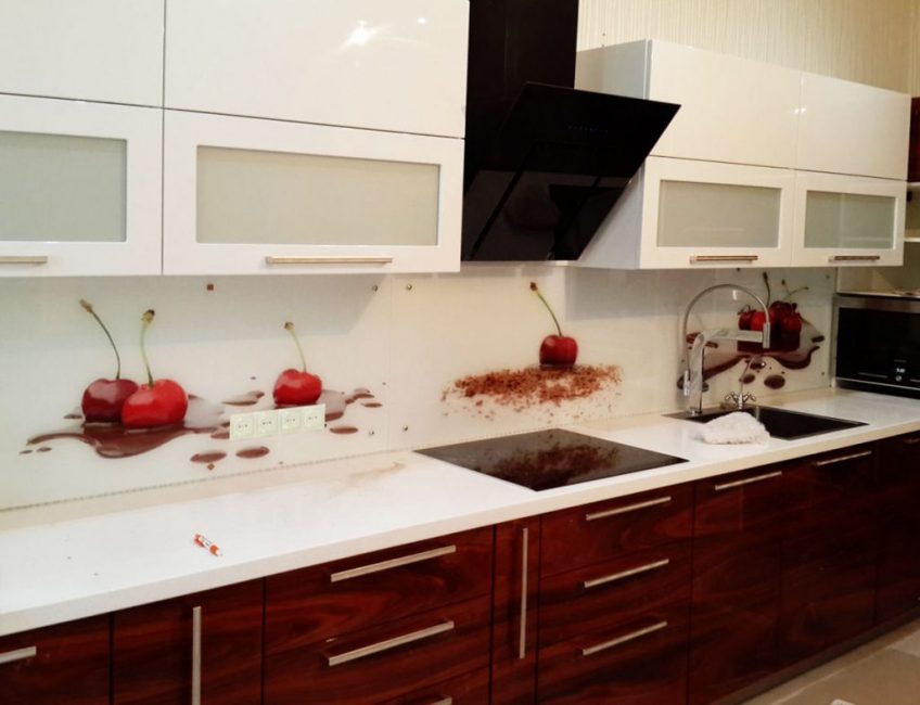 Les panneaux en plastique deviennent rapidement inutilisables