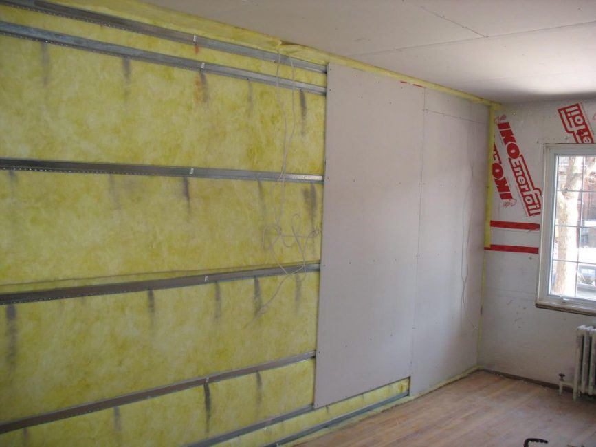 Insonorisation avec des couches de panneaux de particules