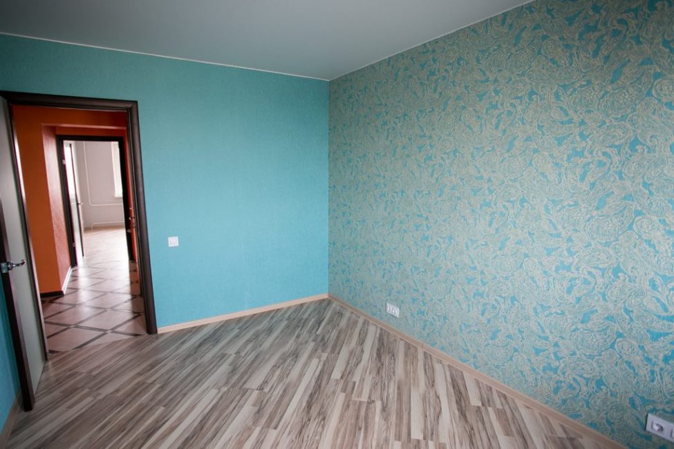 Ne pas ventiler la pièce pendant la journée après le collage