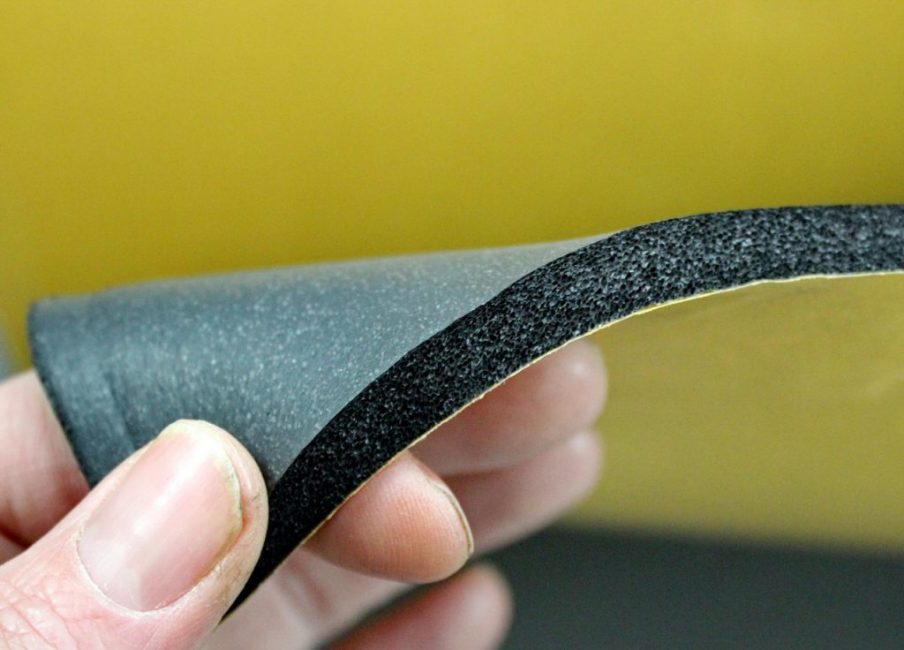 La résistance et la résistance à la déformation sont des paramètres importants de la couche tampon sous le stratifié