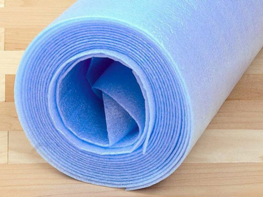 Le polypropylène expansé est peu coûteux et, en termes de caractéristiques, il est presque aussi bon que les autres matériaux.