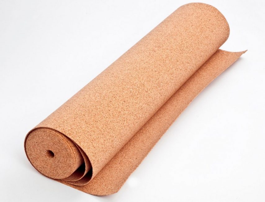 Le liège est un matériau naturel qui confère au sol des caractéristiques supplémentaires d'isolation hydraulique et acoustique.