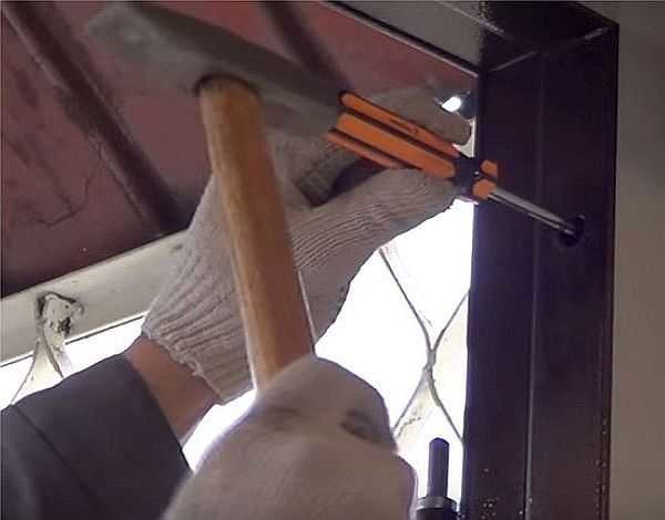 Porte en fer: comment fabriquer, isoler et installer de vos propres mains. Instructions étape par étape également (photos et vidéos)