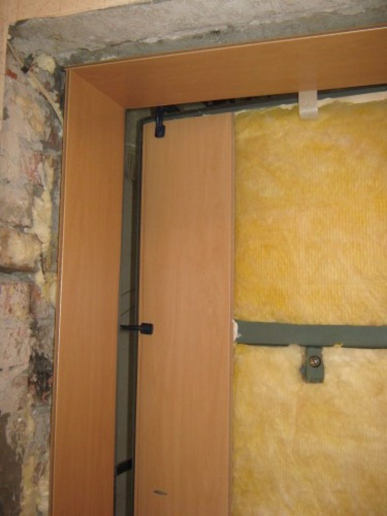 Porte en fer: comment fabriquer, isoler et installer de vos propres mains. Instructions étape par étape également (photos et vidéos)