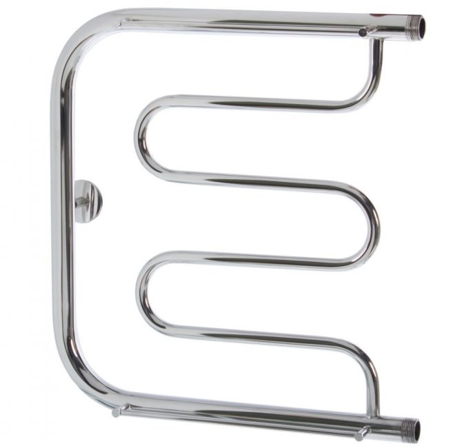 Un appareil en bon métal chromé, de forme simple, à clapets