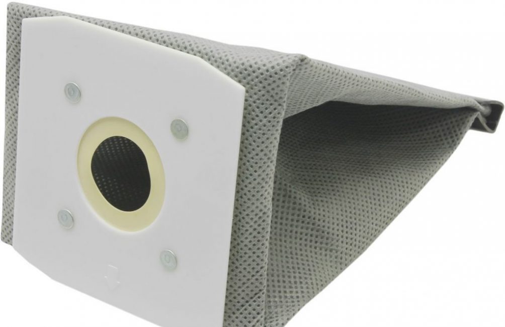 Le sac à poussière en tissu doit être soigneusement secoué, lavé périodiquement