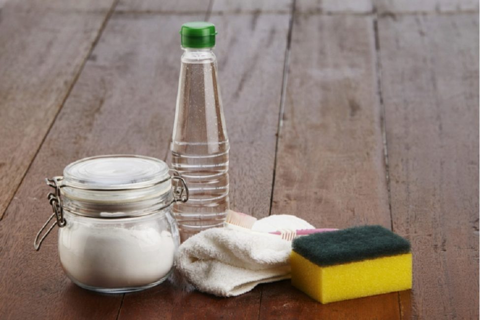 Le bicarbonate de soude et le vinaigre de table sont les meilleurs auxiliaires pour nettoyer les salles de bains