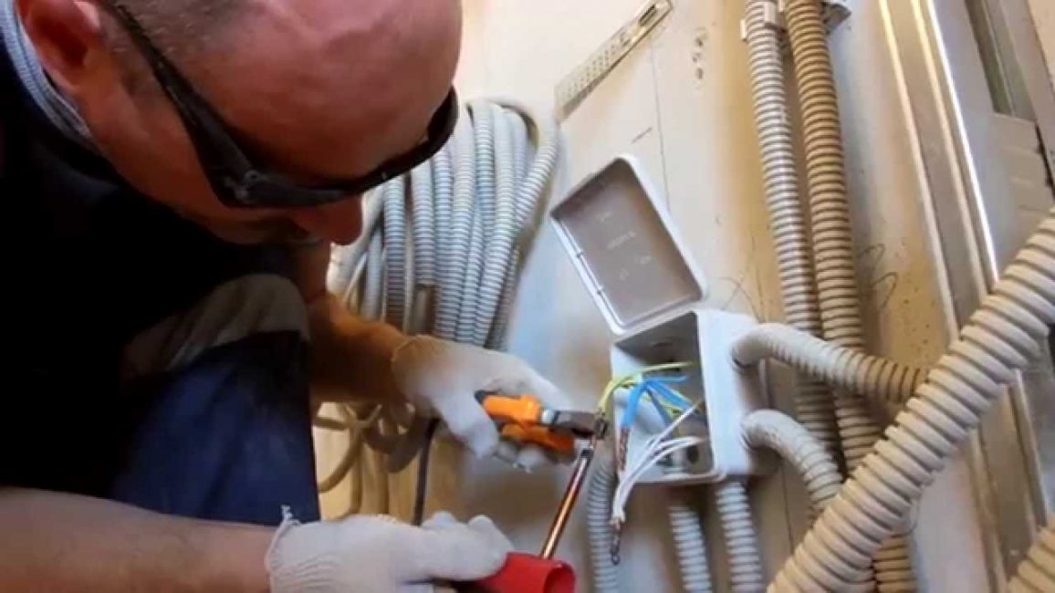 Le soudage a vécu dans la boîte de jonction