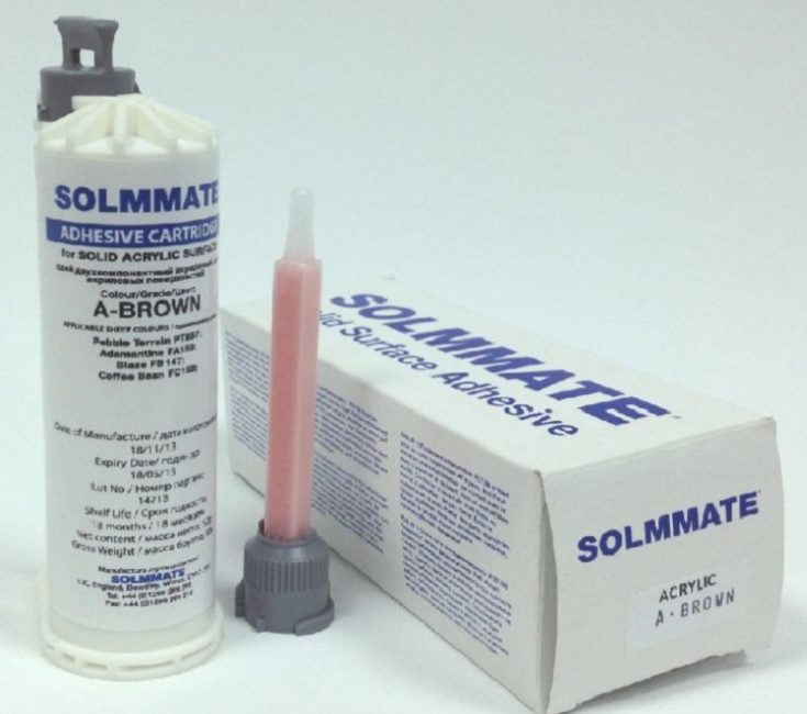 Adhésif pour produits acryliques