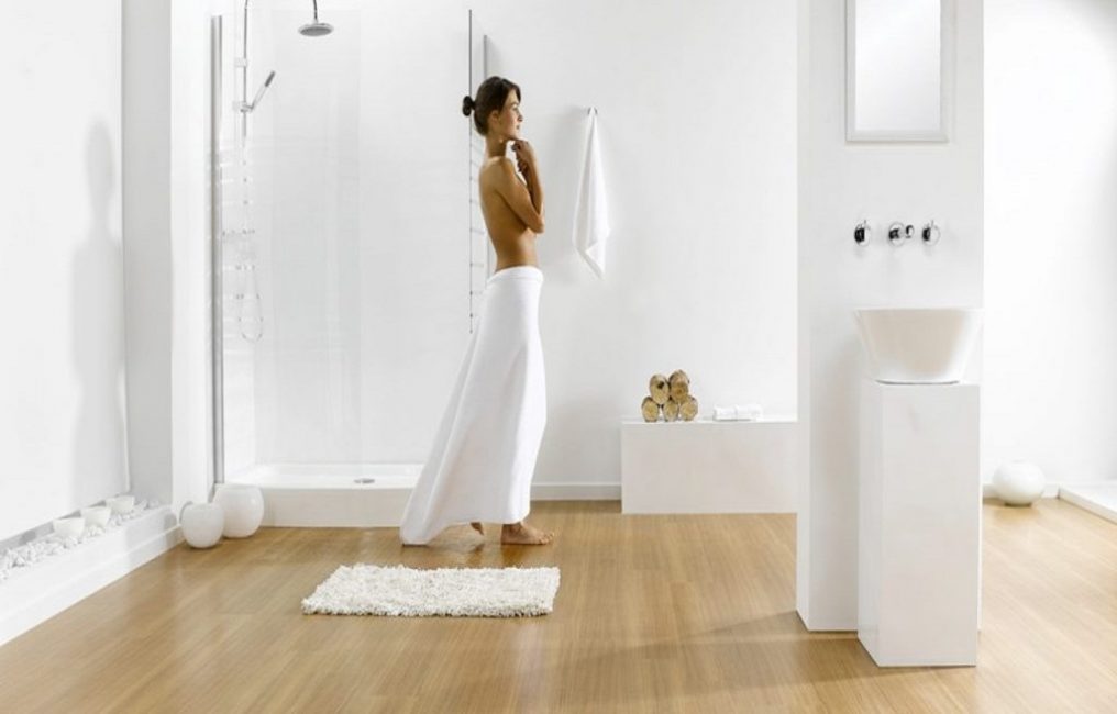 Le revêtement aide à donner à la pièce un aspect élégant