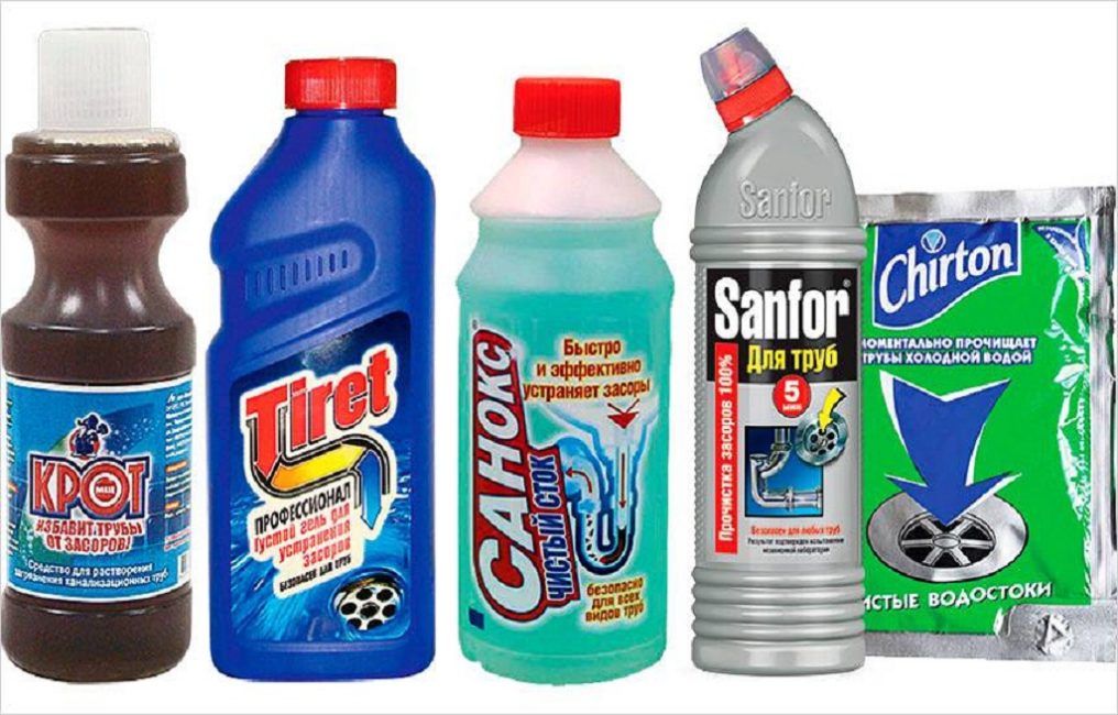 Le marché est rempli d'une variété de couleurs et de noms