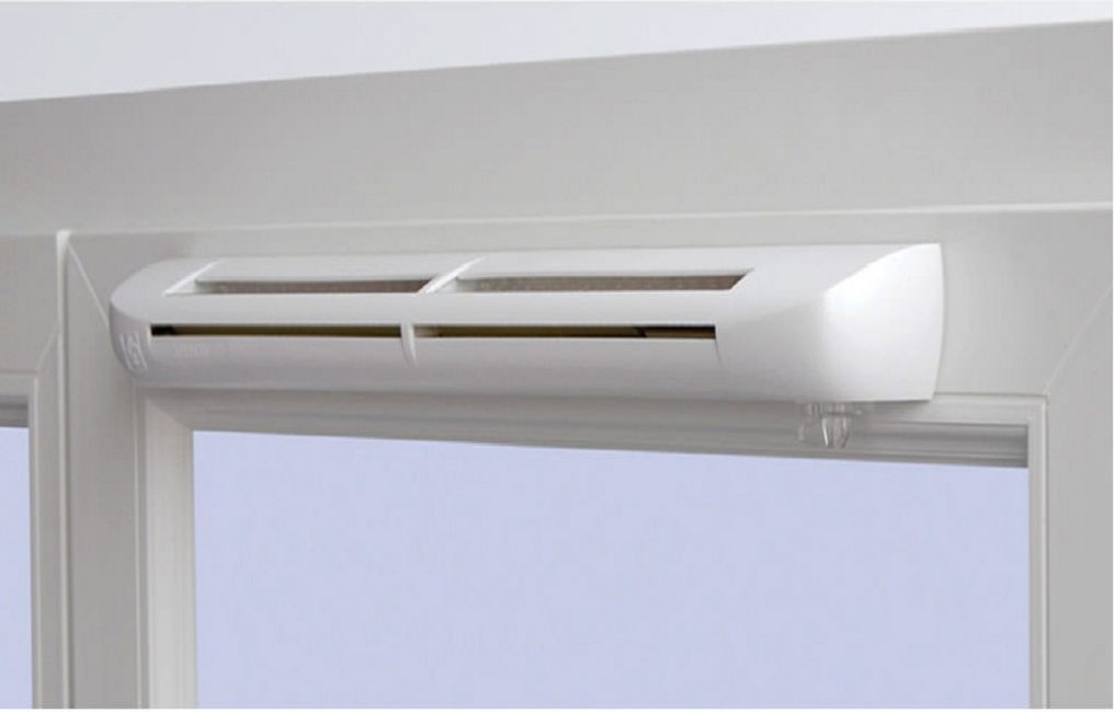 Conduits de ventilation montés dans les fenêtres