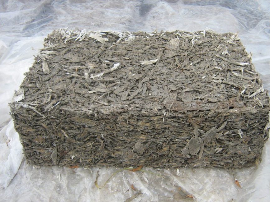 copeaux mélangés à du mortier de ciment