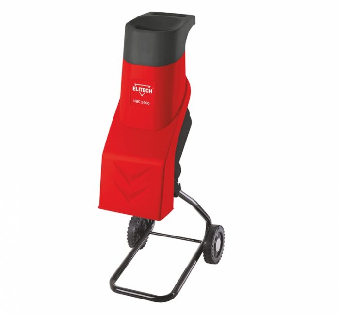 L'unité compacte et légère pour le traitement des branches et des feuilles a un cadre pour la stabilité. L'équipement est indispensable dans les petites zones suburbaines