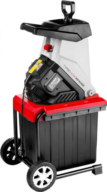 Chopper Zubr est puissant, fiable, les grandes roues sont conçues pour se déplacer sur le sol et l'herbe