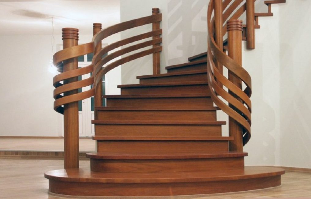 L'arbre crée un confort et une atmosphère chaleureuse.