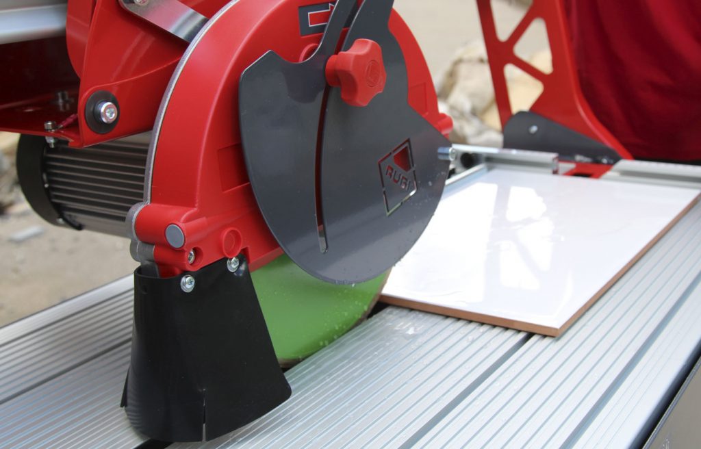 TOP 15 des meilleurs coupe-carreaux : manuels et électriques pour la maison et le travail Note + avis