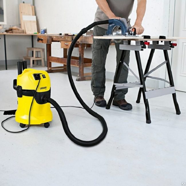 Bright Koecher au travail