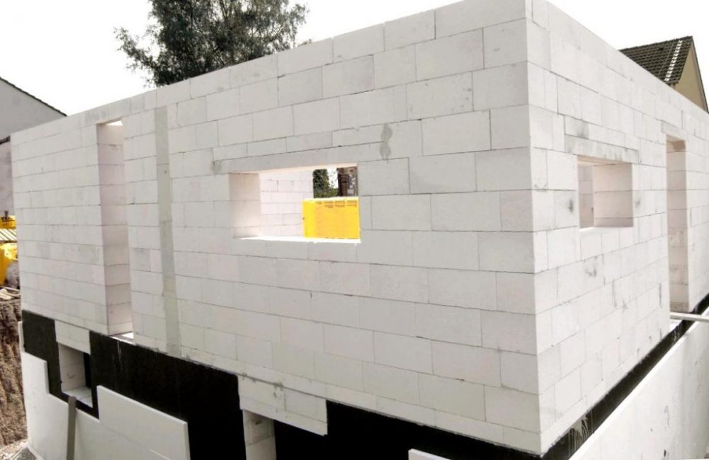 Blocs de béton cellulaire dans la construction