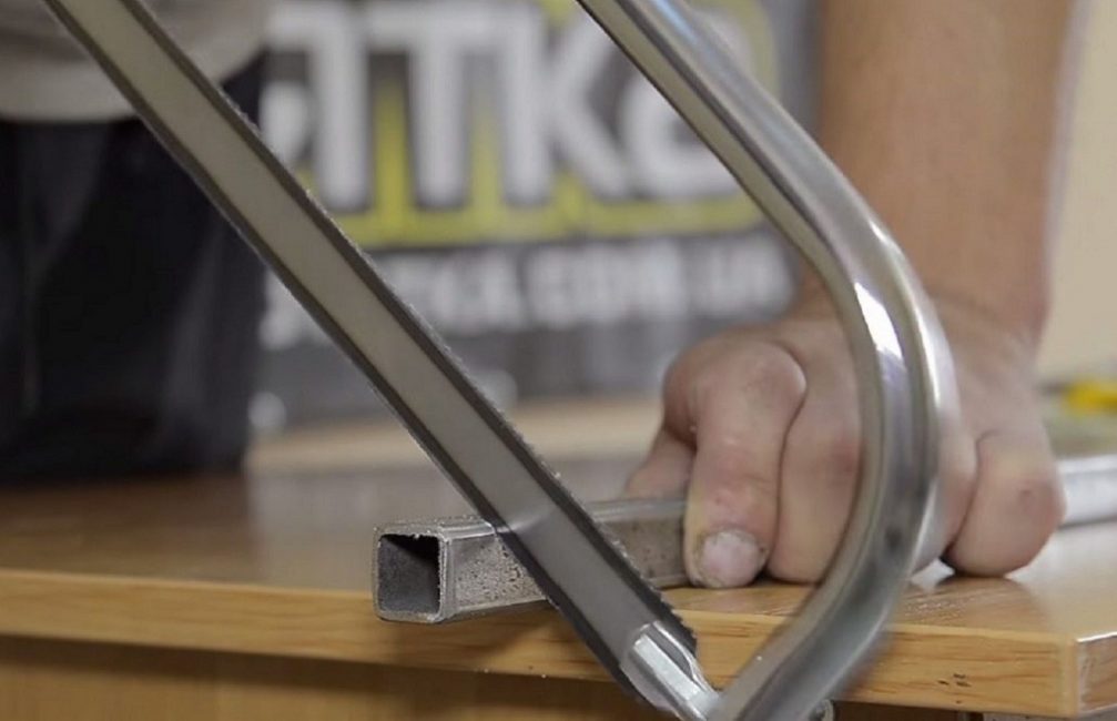 Scie à métaux pour le métal