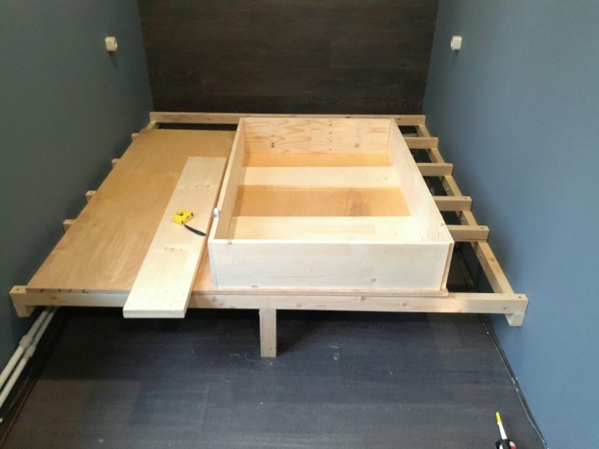 Pour l'auto-assemblage de meubles, choisissez le plus souvent des modèles en bois.