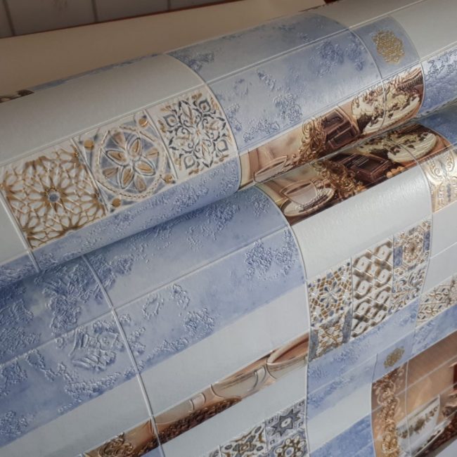 Les papiers peints en vinyle sont faciles à nettoyer, mais ils ne conviennent pas aux salons.