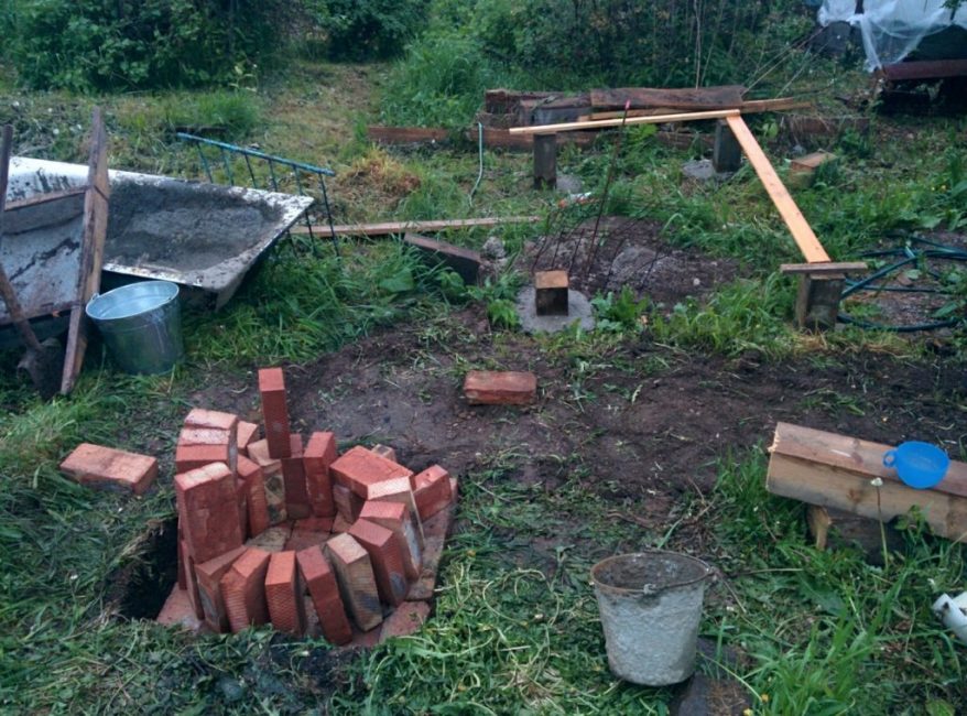 Une méthode simplifiée de pose du four n'implique pas de revêtement avec de l'argile