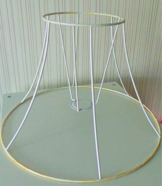 Cadre assemblé en forme de tronc de cône