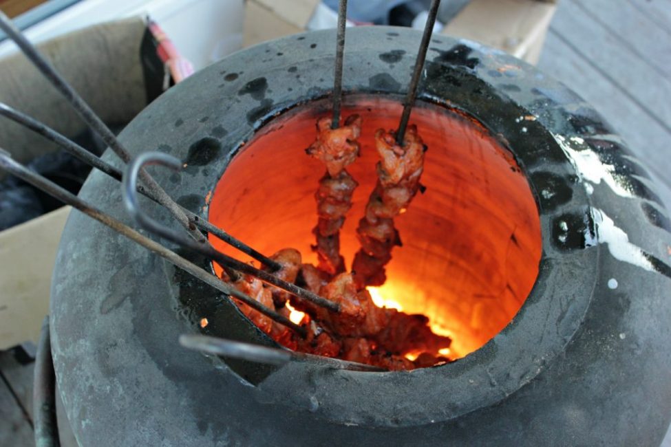 En raison des caractéristiques de conception, les plats cuisinés dans le four national s'avèrent très savoureux.