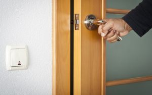 Nous sélectionnons et installons les portes intérieures : instructions étape par étape pour une installation à faire soi-même