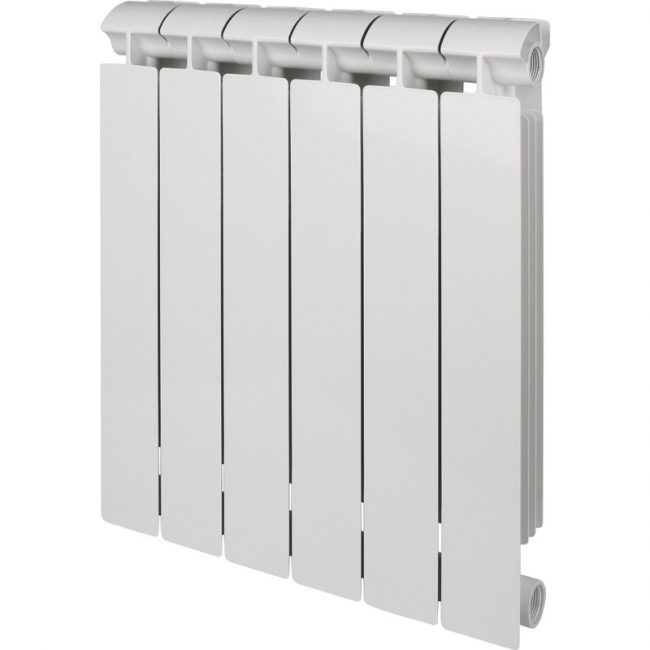 Malgré l'absence d'ailettes supplémentaires, ce radiateur a une dissipation thermique élevée