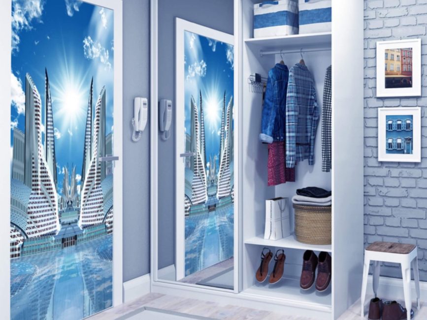 La stratification du film aura l'air soignée si vous supprimez tous les vides d'air avec une spatule en plastique