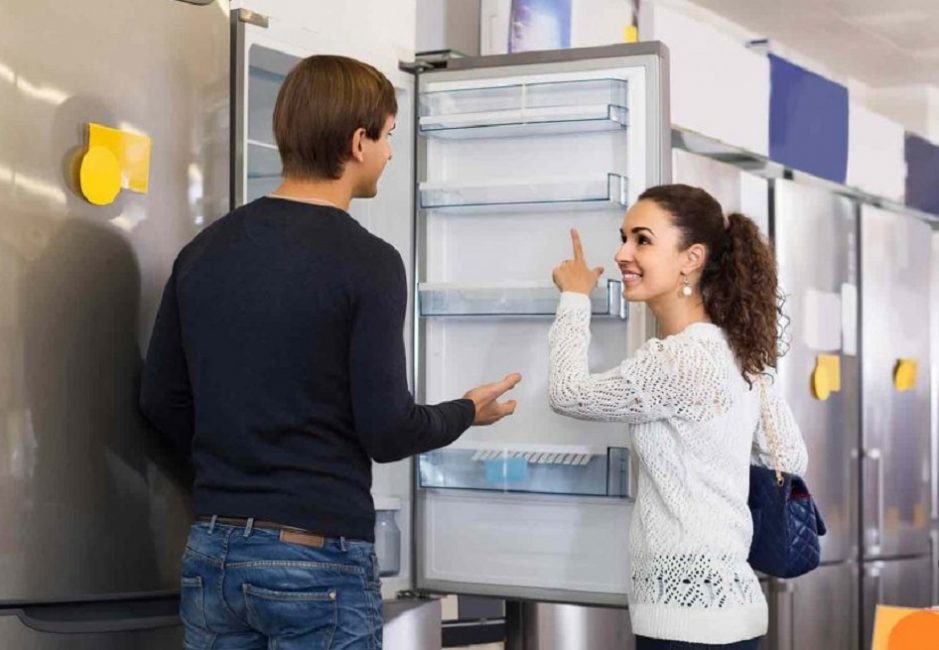 Il est nécessaire d'examiner avec une attention particulière avant d'acheter et de brancher sur la prise