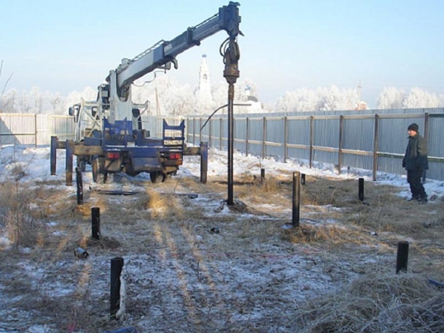 Installation de pieux vissés