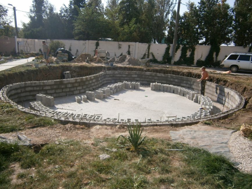 Pose d'une grande piscine