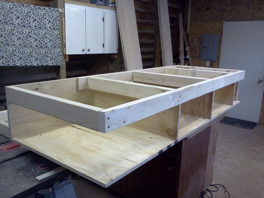 Sommier lit superposé avec compartiments à tiroirs