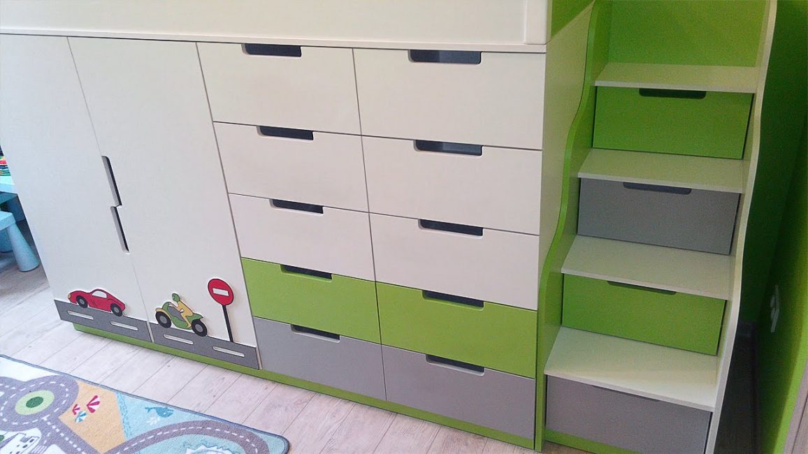 Les escaliers à tiroirs sont l'une des conceptions les plus sûres.