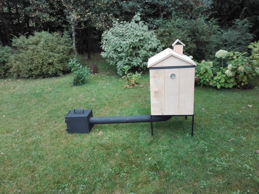 Utilisation comme fumoir d'une maison en bois