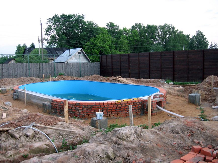 Construction d'une piscine à la campagne