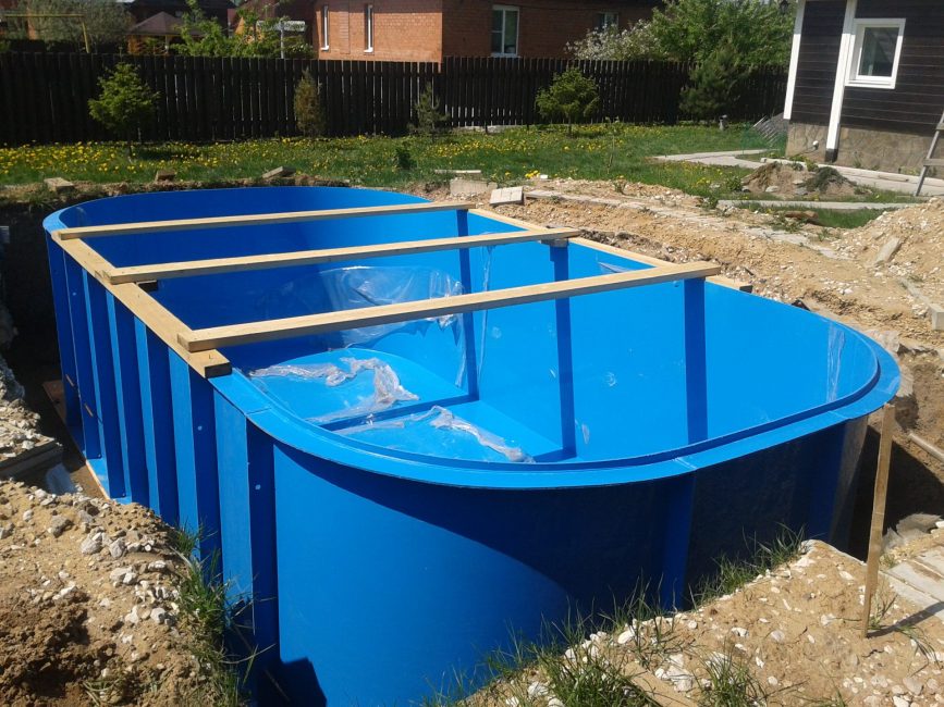 Aménagement d'une piscine en plastique