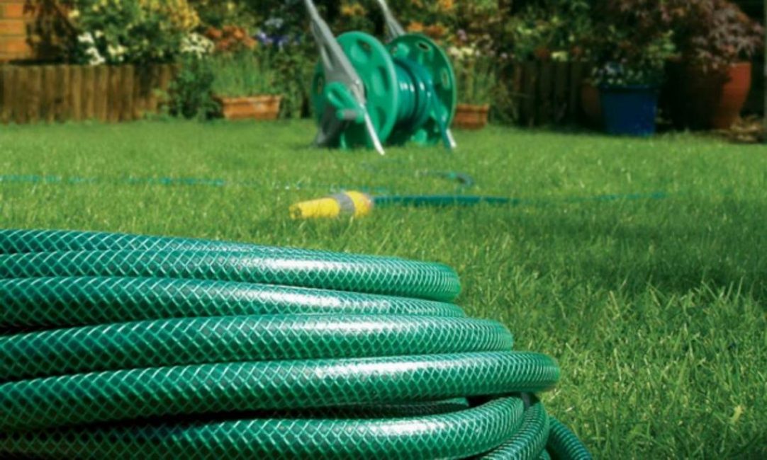 Le manchon d'arrosage doit être léger, durable et résistant à l'usure