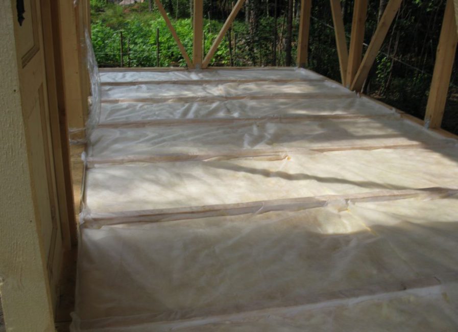 Fixation de la couche d'étanchéité