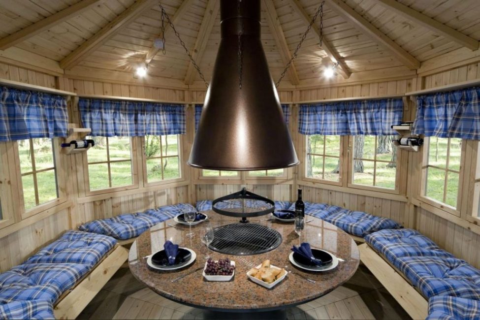 Ceux qui aiment s'asseoir sur des sièges moelleux sont encouragés à utiliser des oreillers