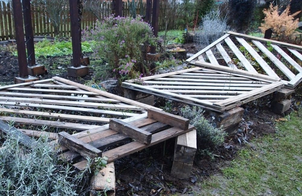 Abri de roses pour l'hiver avec boucliers
